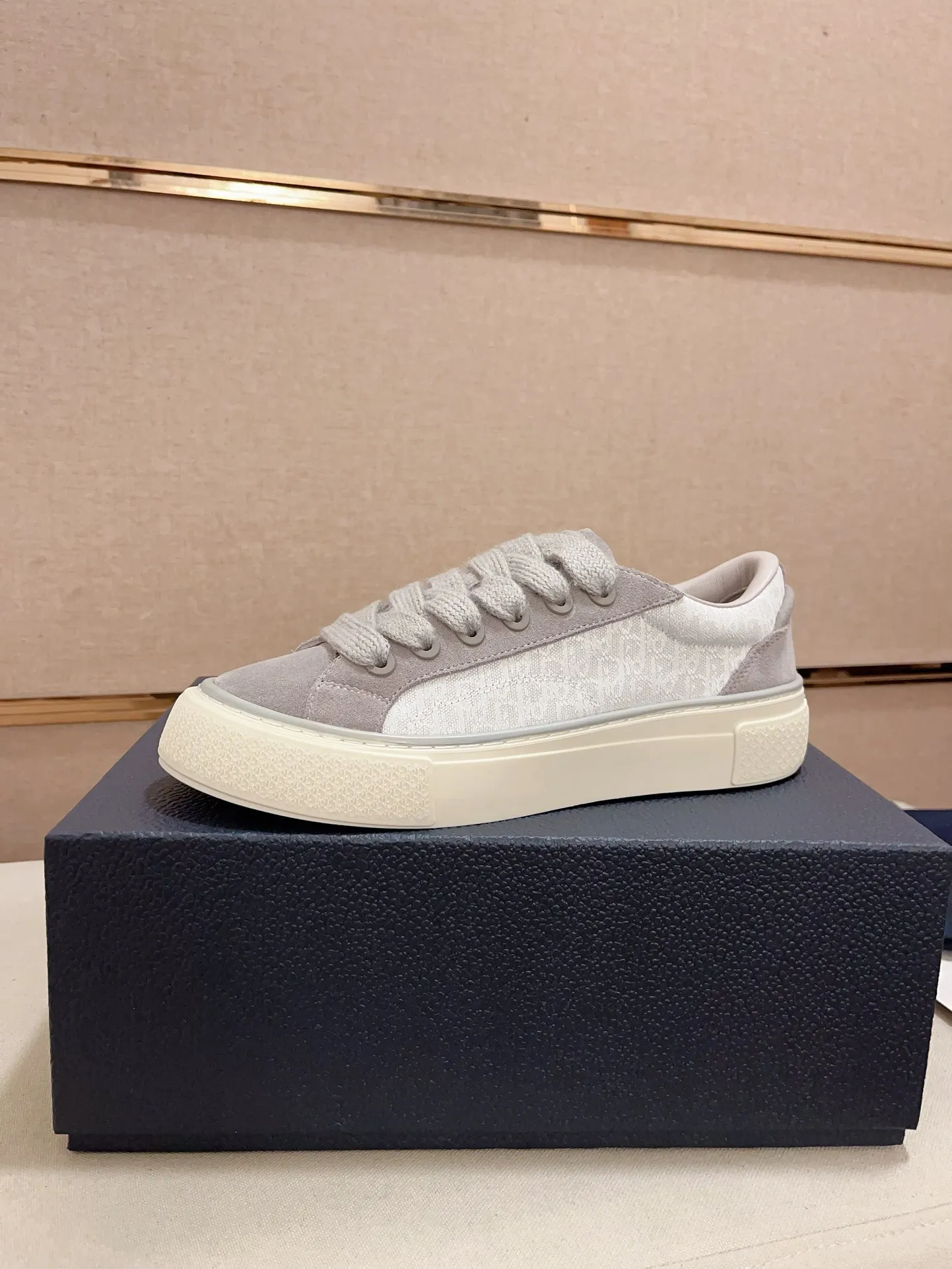 Men's shoes 💰: 640💰[Dior·Dior] Top 🔍Couple model💏🔍New casual sports style couple shoes, new four-season design, perfect workmanship, lace-up lazy style to create wardrobe quality, upper: imported first-layer cowhide, sheepskin lining is soft and comfortable, ultra-light TPU wear-resistant outsole, simple, versatile fashion men's shoes, excellent color code number 35--44
